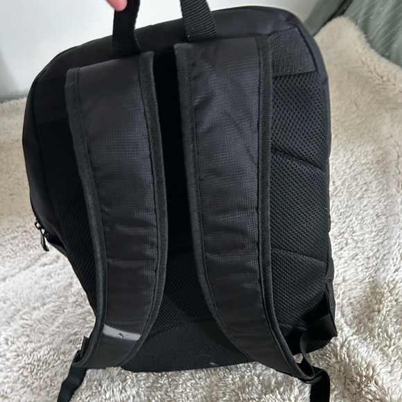 Good simple backpack. - Picture 2 of 4